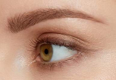 ภาพระยะใกล้ที่มีขนตายาว