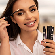 Tanned woman using the Nanobrow serum