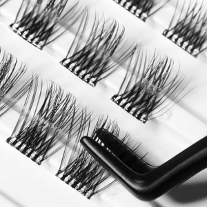 ถอดขนตาออกด้วยอุปกรณ์ปัด