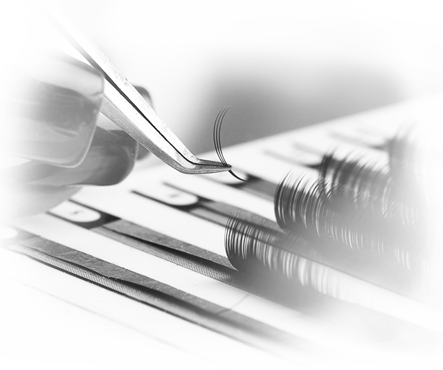 Grey picture of the tweezers holding lashes