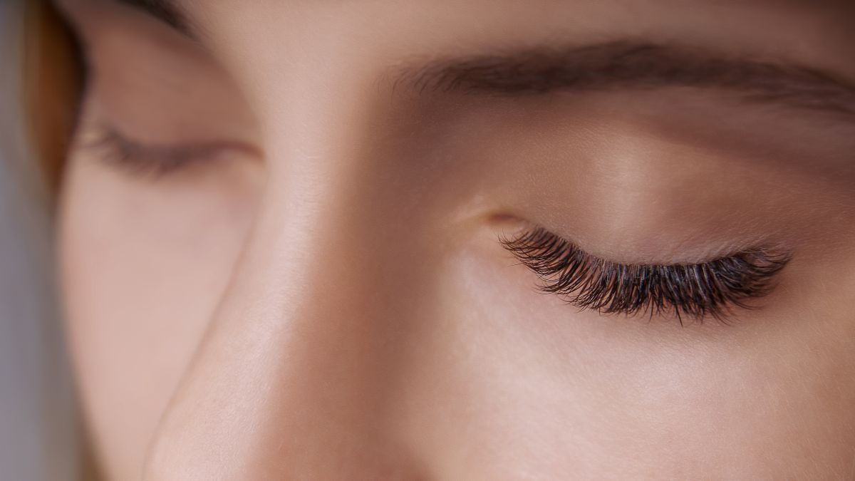 Loose Powder on Lashes